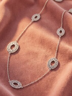 Premier Designs Silver Filigree Oval Station Necklace